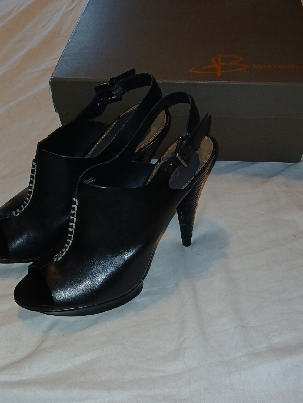 B. Makowsky Bmisla Black Leather White Stitch Peep-Toe Slingback Heels Sz: 8.5